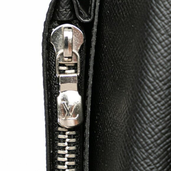 LOUIS VUITTON Black Leather Wallet - Picture 6 of 11